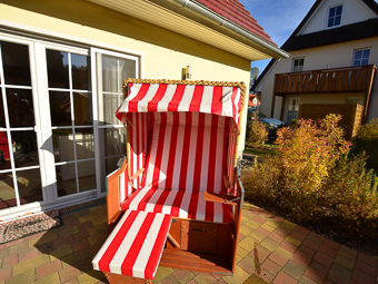 Ferienhaus Godewind Glowe - Strandkorb auf der Süd-Terrasse