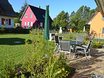 Gartenansicht mit Terrasse